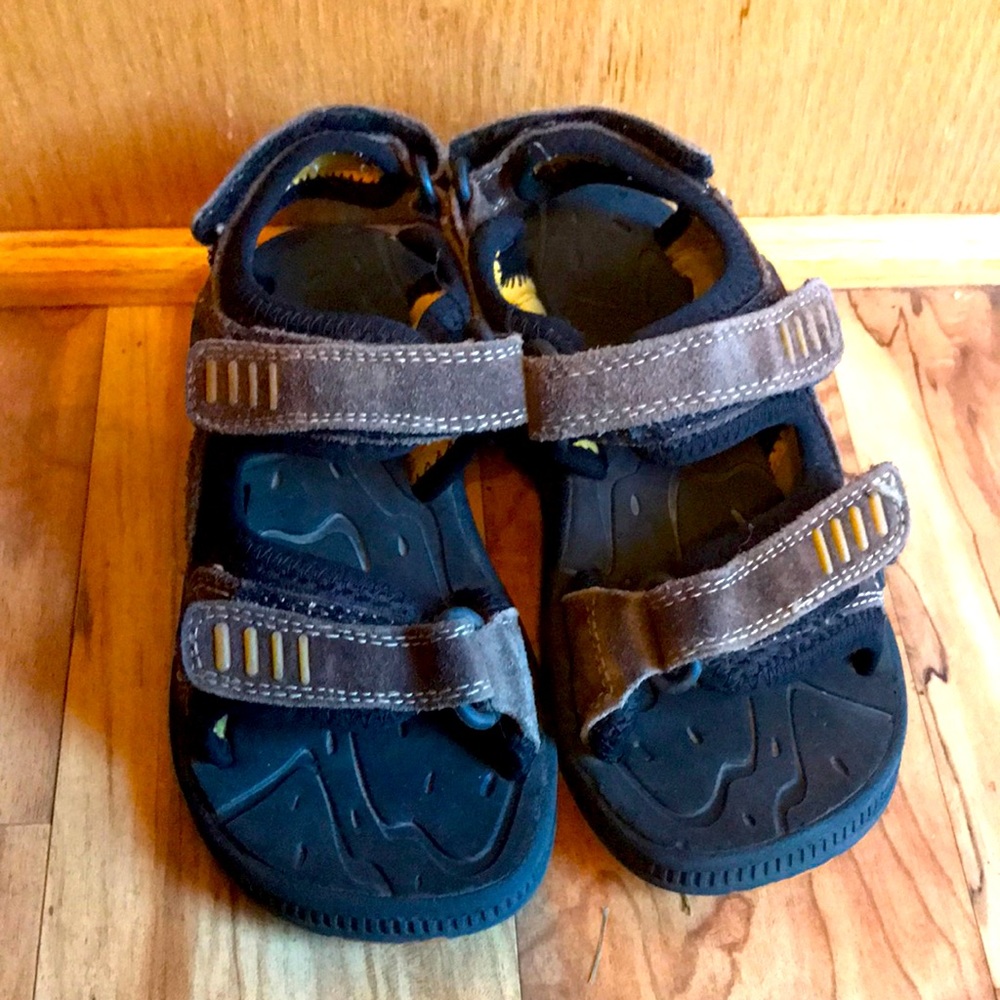 SRG Marin boy’s 11 brown leather neoprene beach pool non slip strap sandals VGUC